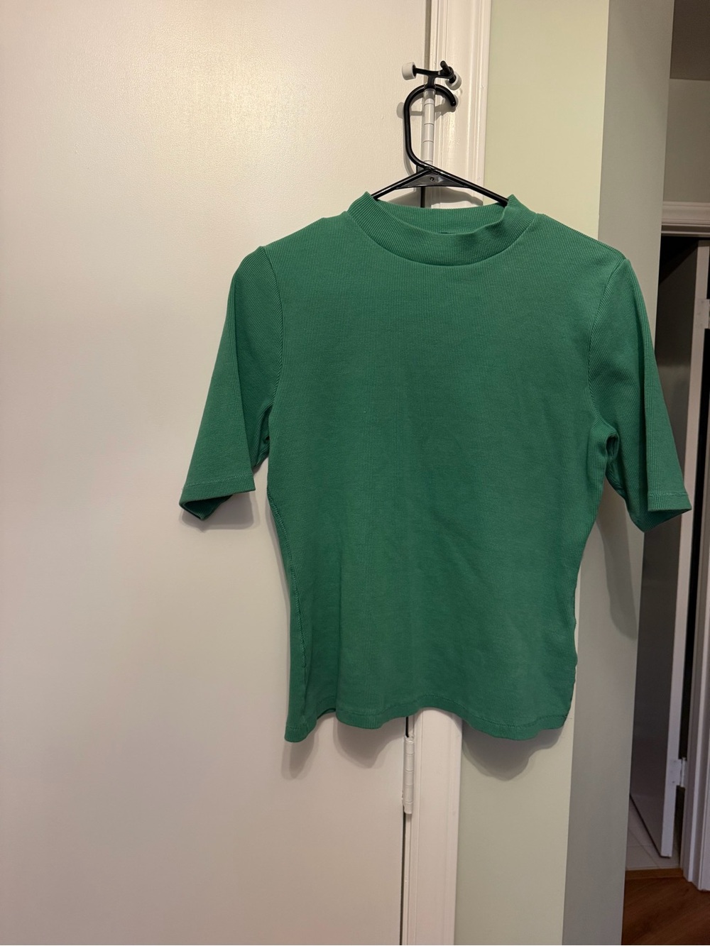 Women’s Green Short-Sleeve Mock Neck Top